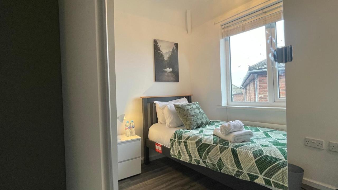 Fully Serviced Three Bed House In 杜伦 外观 照片