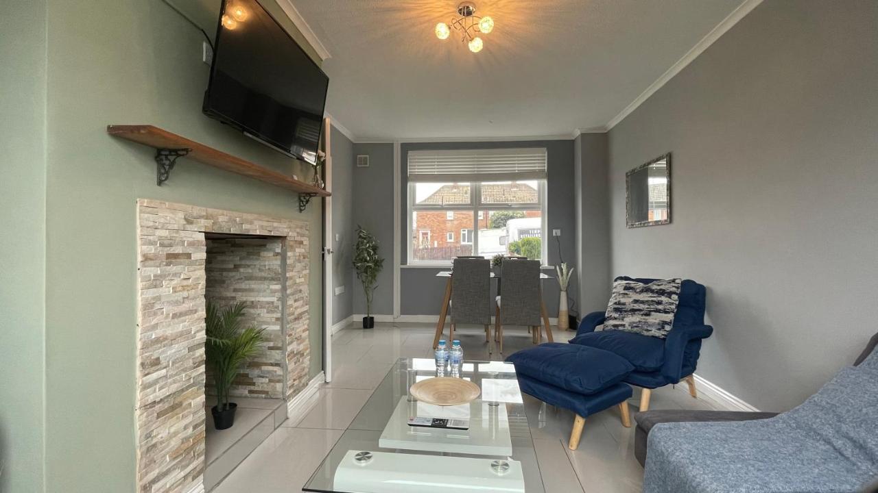 Fully Serviced Three Bed House In 杜伦 外观 照片