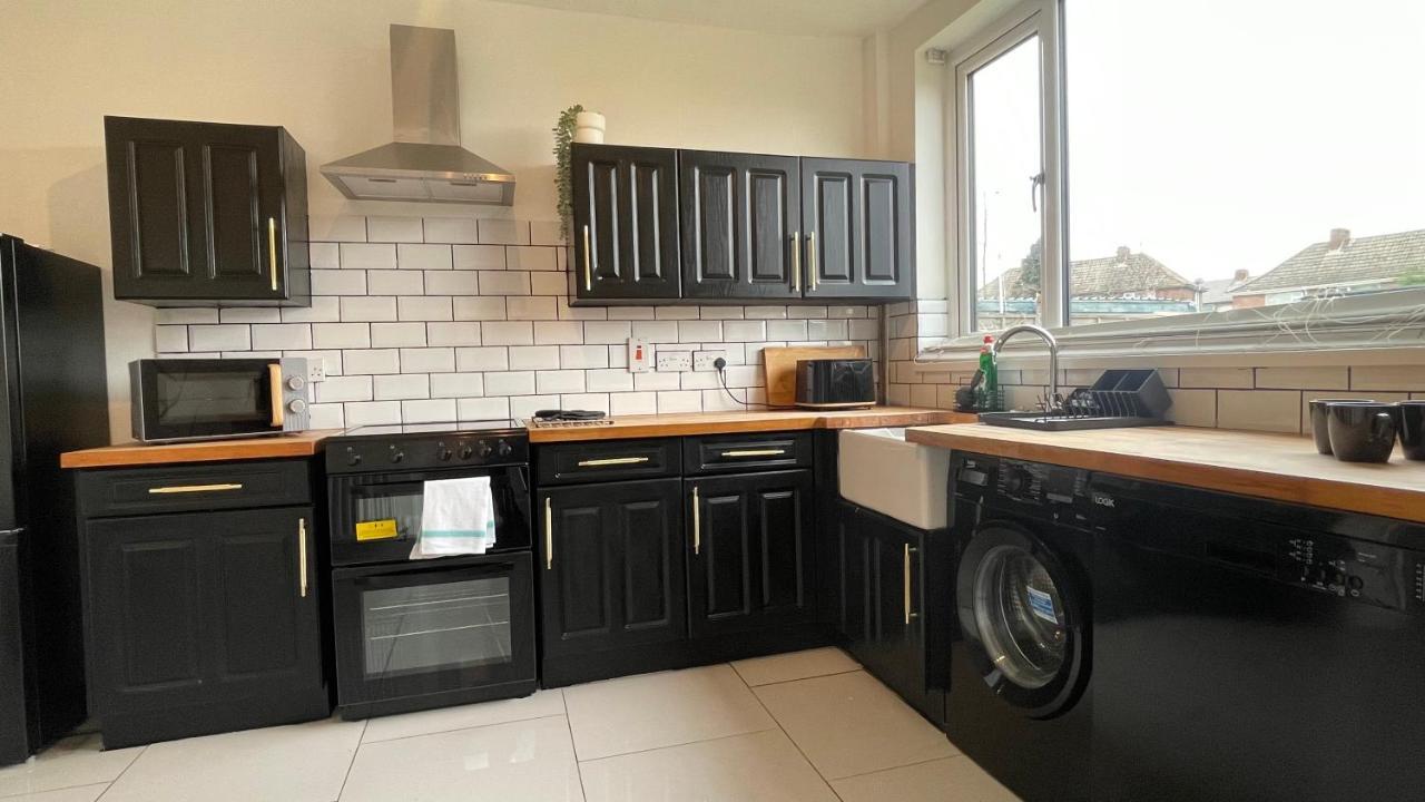 Fully Serviced Three Bed House In 杜伦 外观 照片