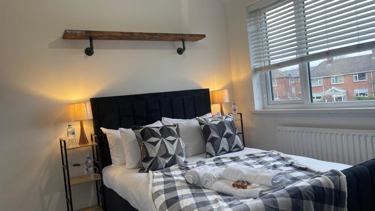 Fully Serviced Three Bed House In 杜伦 外观 照片