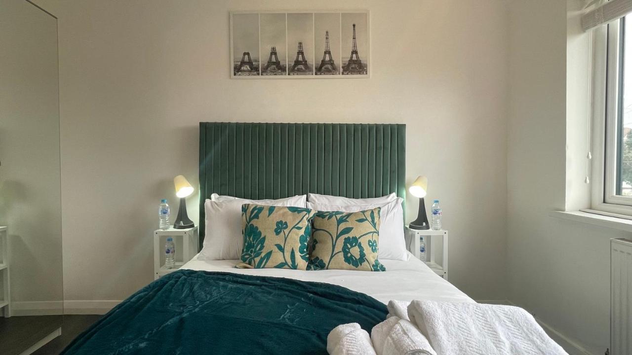 Fully Serviced Three Bed House In 杜伦 外观 照片