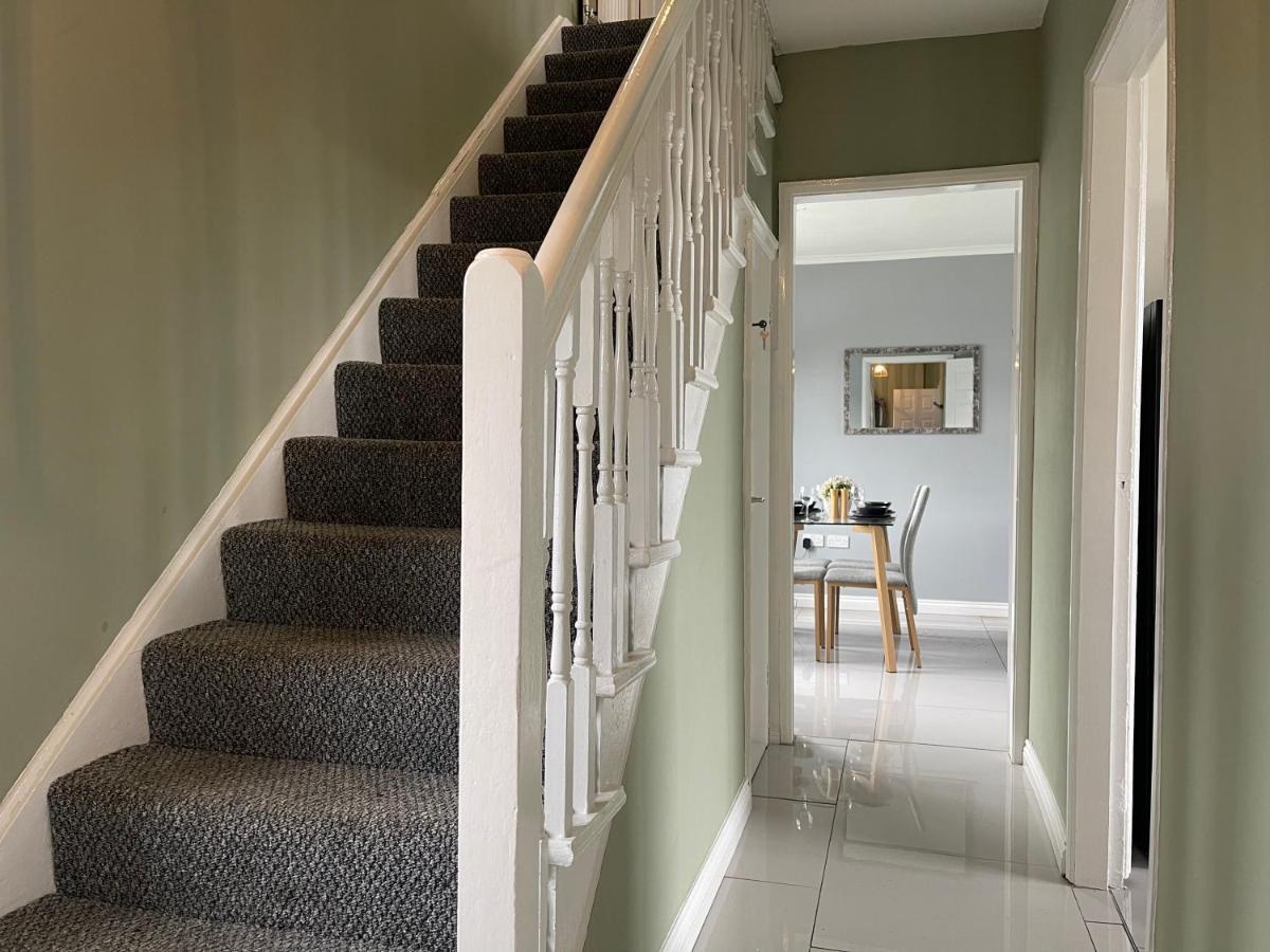 Fully Serviced Three Bed House In 杜伦 外观 照片
